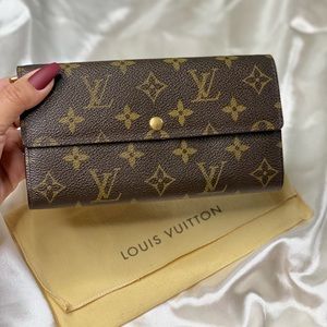 Authentic Louis Vuitton Traditional monogram long wallet